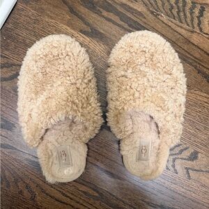 Women’s UGG slippers